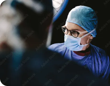 Surgeon performing thymic surgery in an operating theatre