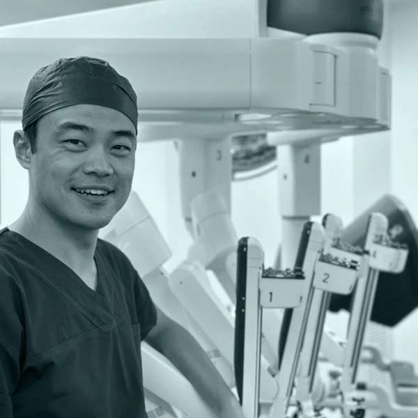 Professor Chris Cao stands in front of minimally invasive lung surgery robotic device
